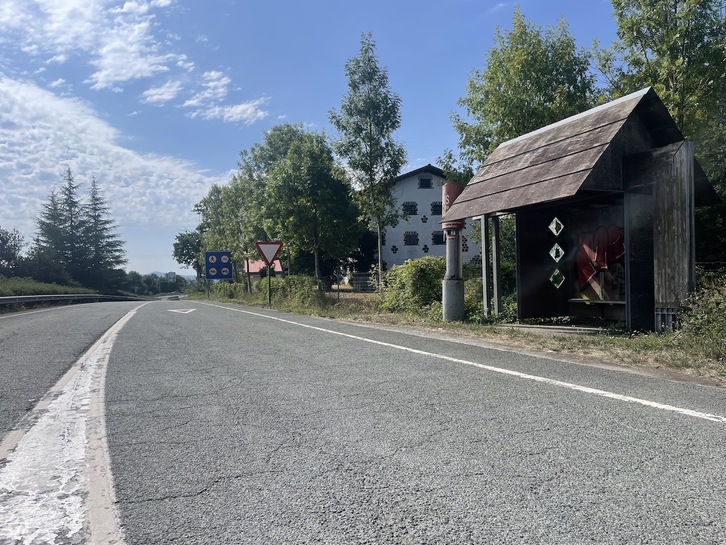 Nafarroako Gobernuaren proposamenarekin kenduko luketen geltoki bat.