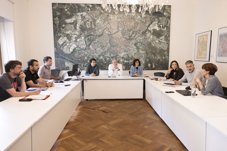 Una de las reuniones mantenidas en el Ayuntamiento para elaborar el primer Plan de Convivencia de Iruñea.