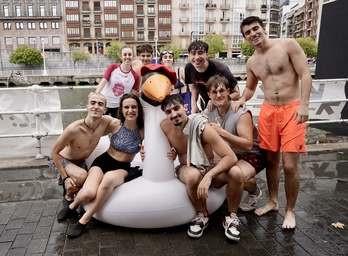 Algunos de los participantes en la carrera festiva.