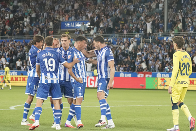 Los jugadores del Alavés celebran el gol de Lucas Boyé.