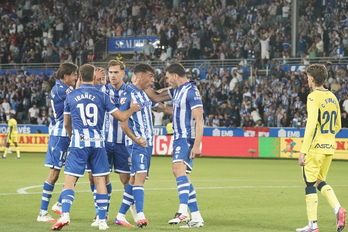 Los jugadores del Alavés celebran el gol de Lucas Boyé.