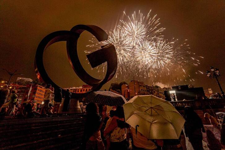 Fuegos artificiales que dispararon los italianos de Di Matteo Fireworks, ganadores del Premio del Jurado.