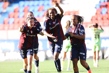 Alimata Belem celebra el gol de la victoria en el partido entre Eibar y Espanyol.