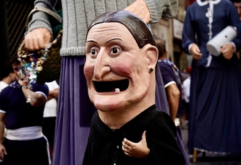 Uno de los cabezudos que han participado en la kalejira.