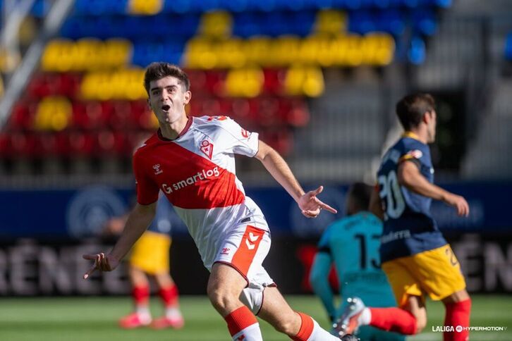 Aleix Garrido celebra el gol de la victoria.