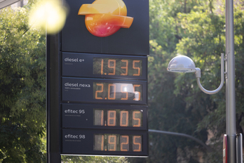 Combustibles de nuevo por encima de dos euros o al borde.