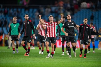 La satisfacción de los jugadores del Athletic tras la victoria.