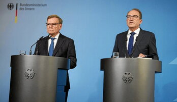 Johann Wadephul (i) y Alexander Dobrindt (d), en su comparecenci a de ayer.