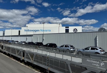 Los recortes en Volkswagen se siguen con recelo en la planta de Landaben.