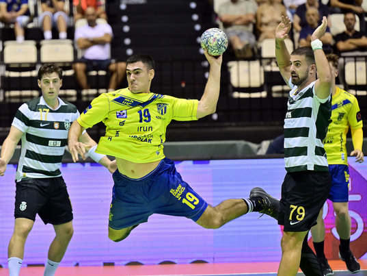 Julen Mujika ha jugado un gran partido ante el Sporting, pero no ha sido suficiente.