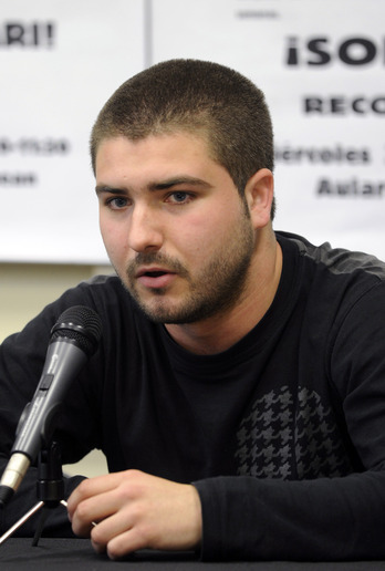 Iker Aristu 2010. urtean, NUPen antolatutako mahai inguru batean.