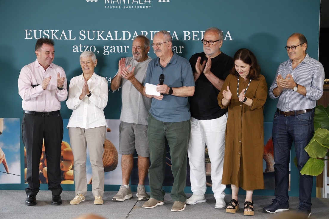 Euskal Sukaldaritza Berriaren lehen pausuak eman zituzten sukaldari taldea.