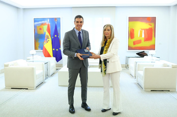 El presidente español, Pedro Sánchez, y la presidenta del Supremo, Isabel Perelló.