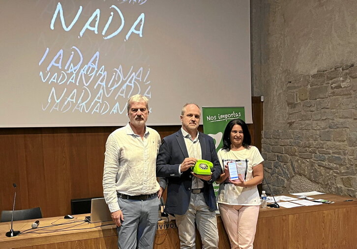 Los responsables del Teléfono de la Esperanza de Nafarroa, en la presentación de su nueva campaña.