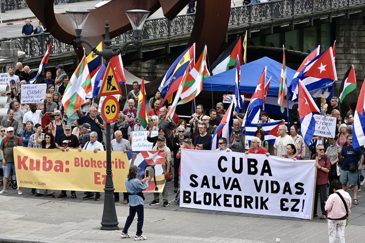 Manifestación en mayo en solidaridad con Cuba.