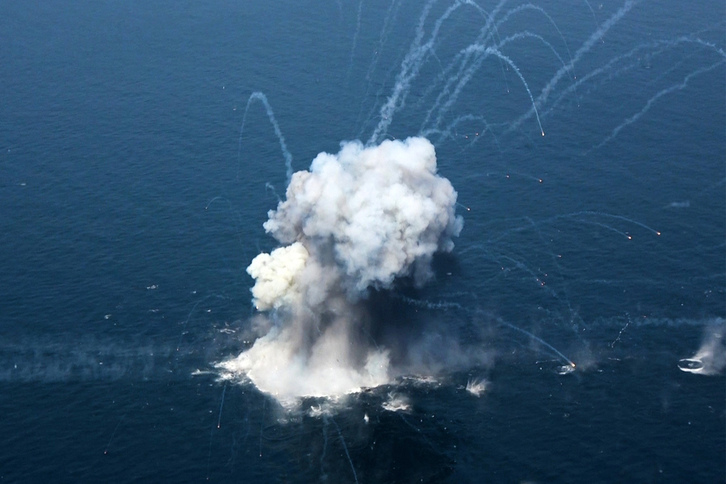 Explosión durante un ejercicio militar en el que participaban miembros del IRGC y de la Armada en el estrecho de Ormuz.