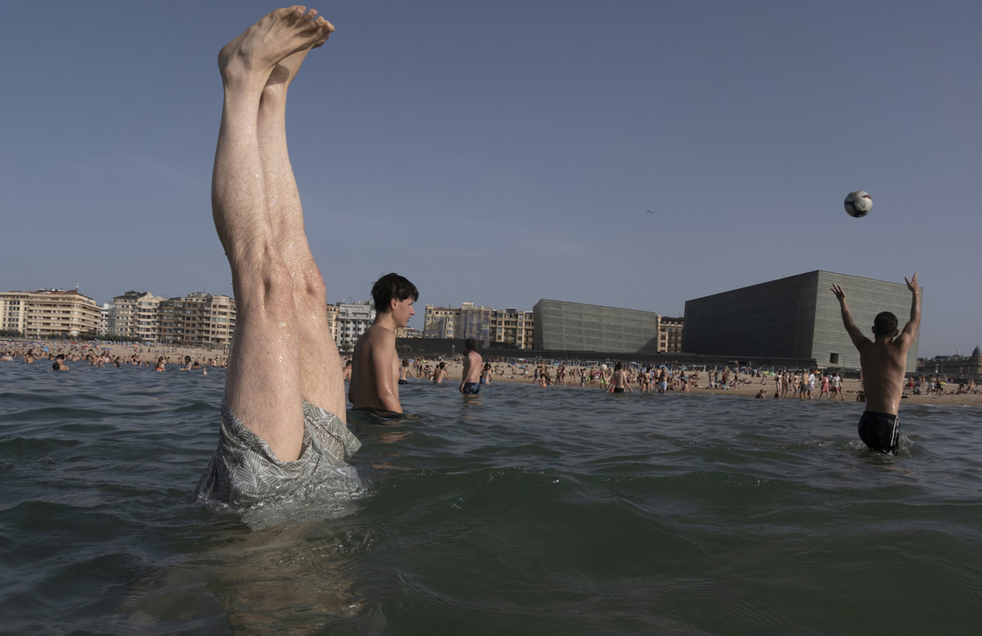 Imagen de la playa de la Zurriola, en Donostia.