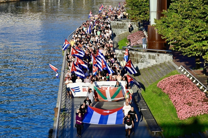 Manifestación en Bilbao en solidaridad con Cuba.