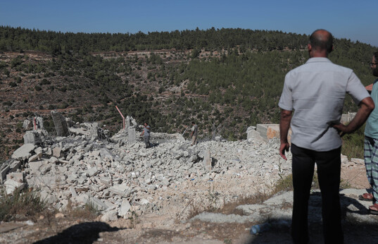   Tropas israelíes con maquinaria pesada derribaron una vivienda palestina en Battir, cerca de Belén.