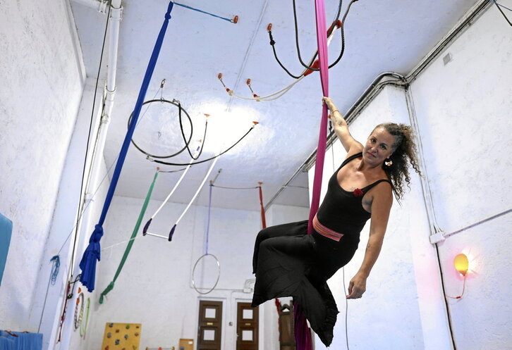 Gloria Peón posa en el Espacio de Circo Dantzaka, de Ibarrekolanda.