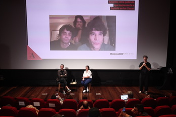 Los directores Javier Calvo (d) y Javier Ambrossi (i) y el actor Carlos González(c) durante el anuncio.