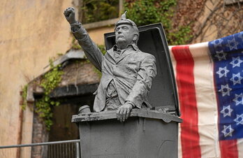 Donald Trump ez da botere estatubatuarraren gainean flotatzen duen aberrazio bat.