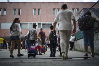 Imagen de archivo de alumnos entrando a la escuela Txomin Aresti de Leioa.