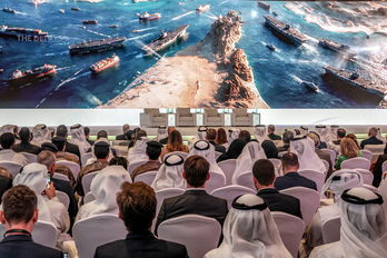 Representación de la crisis de Ormuz en un foro en Abu Dhabi.