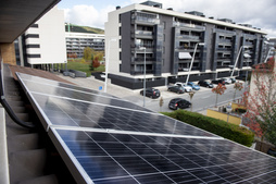 Placas solares en el tejado de una vivienda de Berriozar.