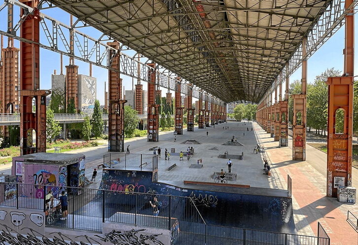 En las imágenes, algunas de las estructuras del Parco Dora de Turín.