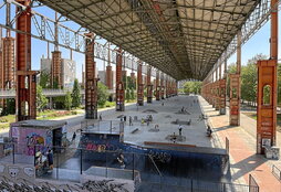 En las imágenes,  algunas de las estructuras del Parco Dora de Turín.