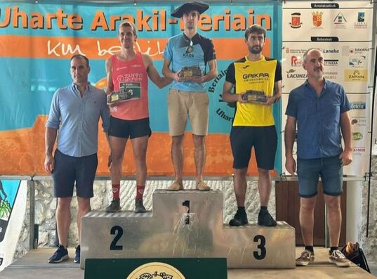 Uharte Arakil-Beriain Kilometro Bertikaleko gizonezkoen podiuma.