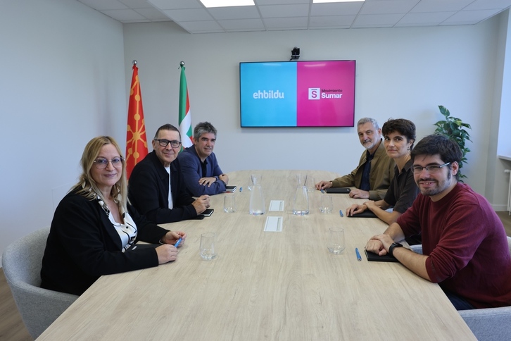 Imagen de la reuninón de EH Bildu con Movimiento Sumar mantenida en Bilbo ese lunes a la mañana.