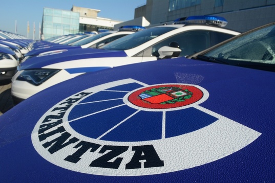 La Ertzaintza ha abierto una investigación para esclarecer la muerte de la mujer.