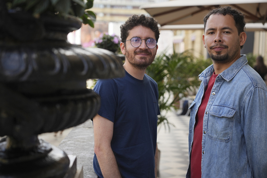 Los directores de «Cinco años, cuatro meses» Esteban Hoyos García y Juan Miguel Gelacio