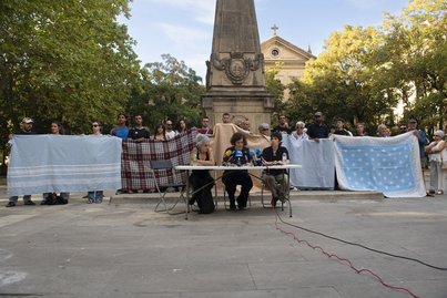 Rueda de prensa de este lunes de miembros de Negu Gorriak, migrantes y asociaciones que se solidarizan con ellos.