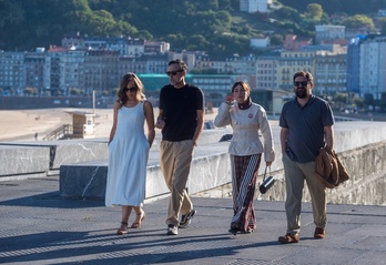 El equipo de ‘Azken agurra’ llegando al photocall. 