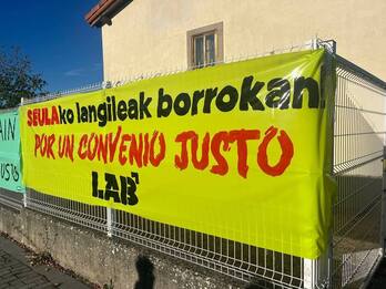 Cartel de LAB en defensa de un convenio en Seula.