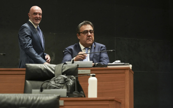 Javier Esparza, al inicio del Pleno.