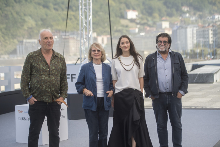 Imagen del photocall protagonizado por el equipo de ‘7h40 ce matin-là’.