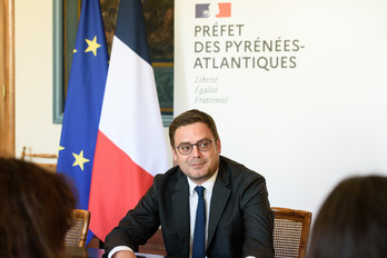 Simon Fetet, Pirinio Atlantikoetako Prefeta, kargu hartze ekitaldian.