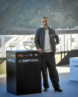 El director donostiarra, ayer por la mañana en las terrazas del Kursaal.