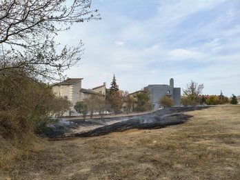 Imagen de la zona quemada, junto a la antigua residencia.