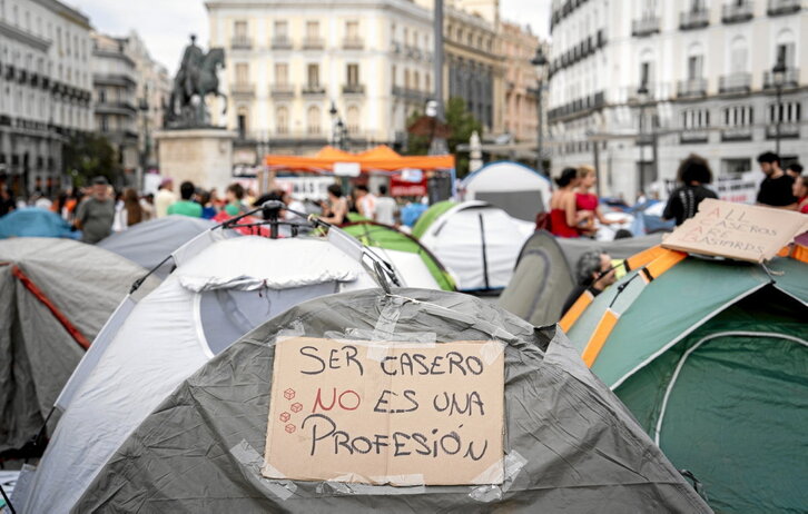 Imagen de la acampada por el derecho a la vivienda en la madrileña Puerta del Sol.