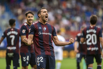 Álvaro Rodríguez celebra su gol en el partido entre Eibar y Las Palmas.
