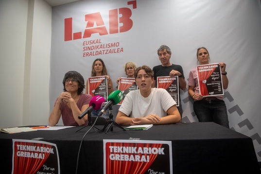 Comparecencia en la sede de LAB de Iruñea para anunciar la convocatoria de huelga en el sector de espectáculos y eventos.