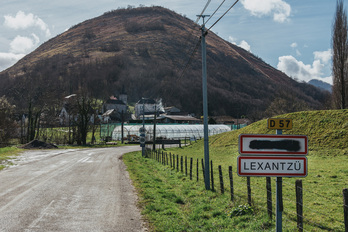 Lexantzü-Zunharreko herriaren sartzea.