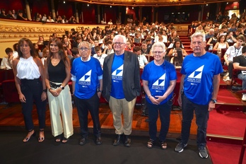 Anne L'Huillier, Brian Schmidt eta Gines Morata zientzialariak Donostiako Victoria Eugenia antzokian bildu dira Bigarren Hezkuntzako ikasleekin, astearte honetan.
