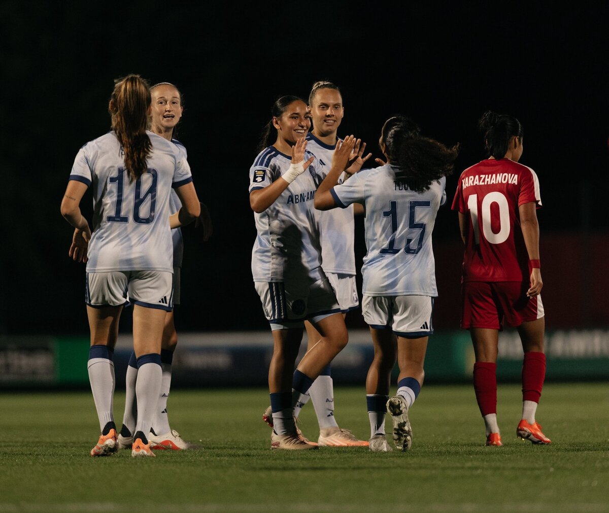 8-0 irabazi ondoren, kanporaketa erabakita bidaiatu du Ajaxek Kazajstanera. (Ajax Vrouwen)