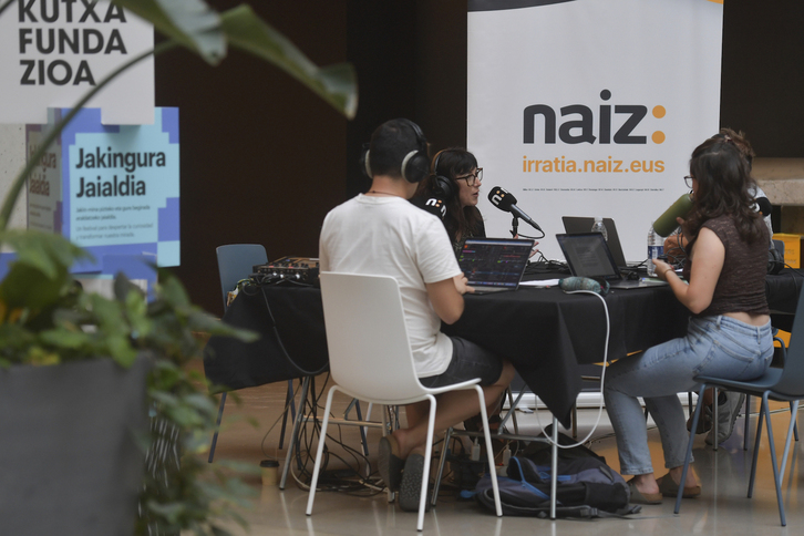 Emisión en directo de NAIZ Irratia en las jornadas Jakingura. 